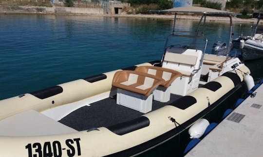 Alquile un RIB de 31 pies o para 10 personas con Skipper en Split, Croacia