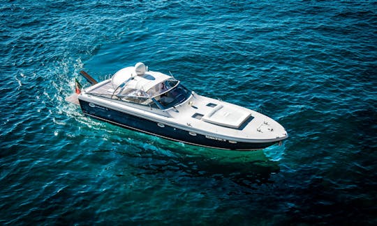Aluguer de iates a motor Itama 50 em Sorrento, Campania