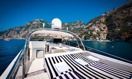 Aluguer de iates a motor Itama 50 em Sorrento, Campania
