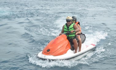 ¡Alquiler de motos acuáticas en la famosa isla de Boracay de Filipinas!