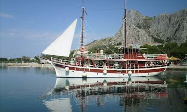 Aluguel de navios altos croatas tradicionais de 72 pés em Omiš, Condado de Split-Dalmácia