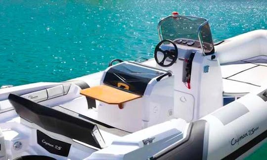 ザダルのクネザブラニミラ海岸でのラニエリケイマン 21s RIBレンタル
