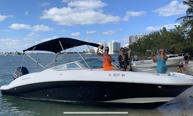 Charter 27' Deck Boat Hurricane in Miami Beach, Florida