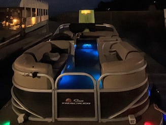 2018 20’ Suntracker Party Barge Pontoon
