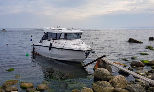 NEW 7-Person Cabin/Walkaround Boat with Skipper in Tallinn