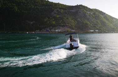 Prince 570 Open Powerboat for 6 People in Nova Mokošica