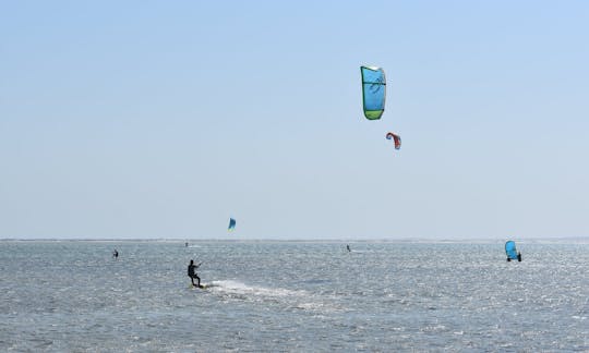 Adquira habilidades de kitesurf! Reserve aulas particulares com um instrutor profissional na província do Sinai do Sul, Egito