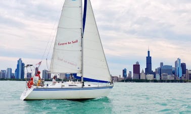 Crucero privado a bordo del velero Hunter Legend en Chicago