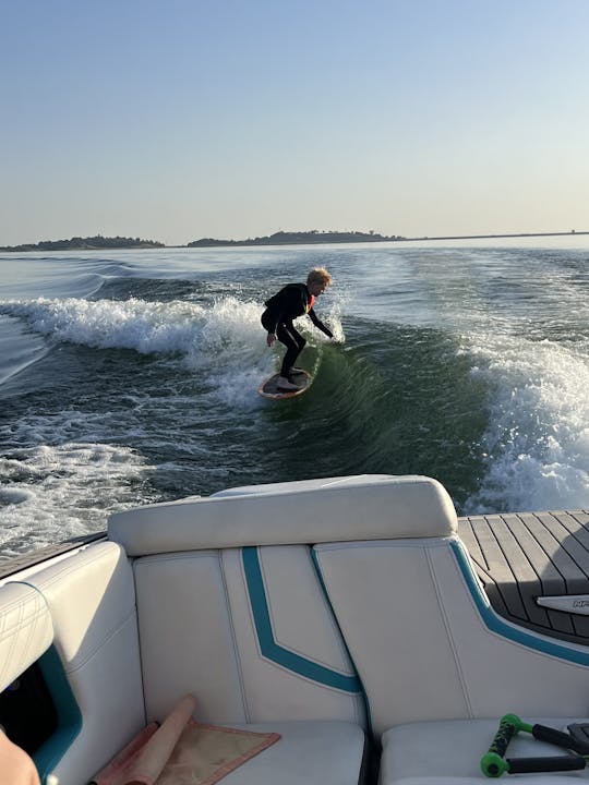 G25 Super Air Nautique . Rate $235.00 a hour 