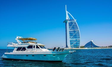 Yacht de fête de 62 pieds d'une capacité maximale de 24 personnes à louer à Dubaï