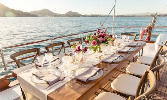 Private Luxury Yacht with Open Bar & Lunch or Dinner.