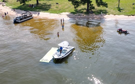 Bowrider +Deportes acuáticos en el lago Livingston [Tú conduces].