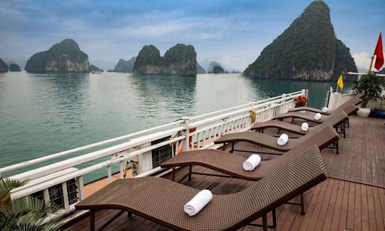 Découvrez les merveilles de la baie d'Halong lors de la croisière Lavender avec 7 cabines