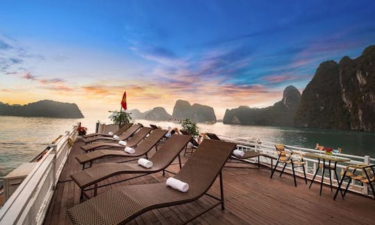 Luxury Cruise in Halong bay On 9 Cabins Passenger Boat