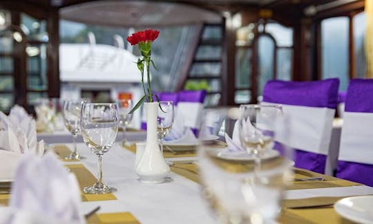 Luxury Cruise in Halong bay On 9 Cabins Passenger Boat