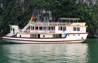 Luxury Cruise in Halong bay On 9 Cabins Passenger Boat