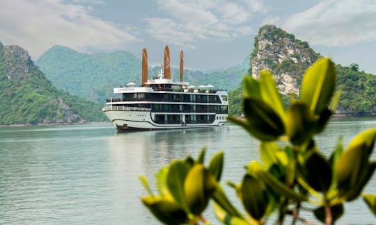 Book the La Regina Legend Cruise in Ha Noi, Vietnam