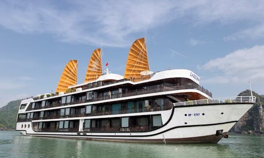 Book the La Regina Legend Cruise in Ha Noi, Vietnam