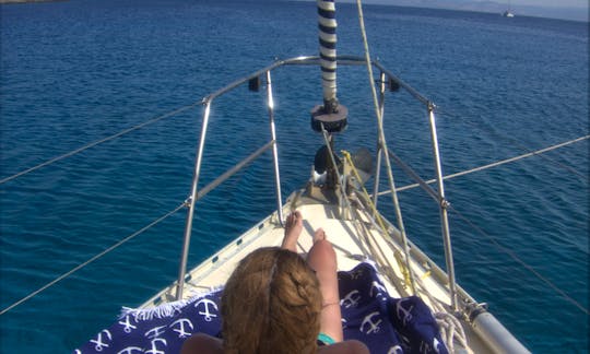 Jeanneau Sun Shine 38 Sailing Yacht for 10 Person in Heraklion, Crete