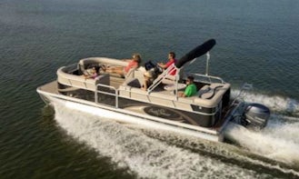 2015 Sunchaser Pontoon Boat Rental On Lake Winnebago In Fond du Lac, WI