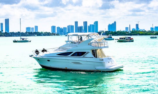 Luxury 43' Silvertone Sport Flybridge In Miami ($200 Per Hour)