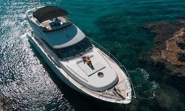 Iate a motor de luxo PRINCESS 61 em Ayia- Napa e Blue Lagoon