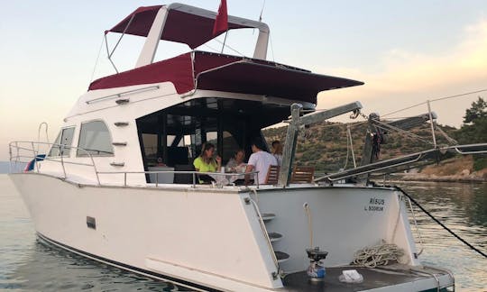 Louez un yacht à moteur de 39 pieds pour 12 personnes à Muğla, en Turquie !