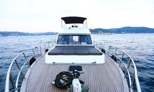 20 person Motor Yacht rental in İstanbul, Turkey