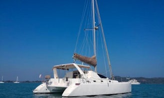 The Moonlight 39ft - Private sailing catamaran charter