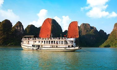 Reserve um cruzeiro de damasco na Baía de Halong na cidade de Ha Long, Quang Ninh