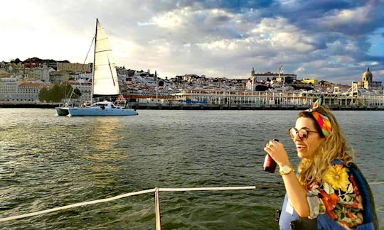 Lisbon Seightseeing Cruising Aboard a 32 ft Cruising Monohull for 6 People