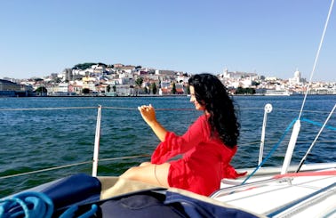 Coastline Sailing Aboard a 31 ft Cruising Monohull for Up to 6 People in Lisboa, Portugal