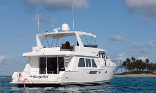 Évitez la foule, louez un yacht Rayburn de 62 pieds vers Rose Island et Green Cay 