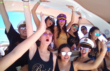 Party on the Yacht in Cancun Isla Mujeres