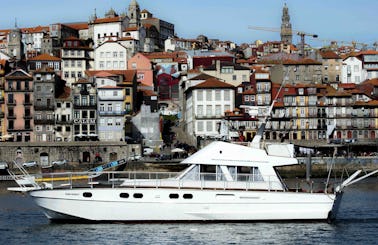 Oporto: Aresa 15E Motor Yacht for Charter in Porto, Portugal