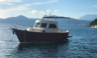 Private Boat Tour in Maxy Kotor onboard Navar 795