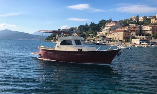Private Boat Tour in Maxy Kotor onboard Navar 795