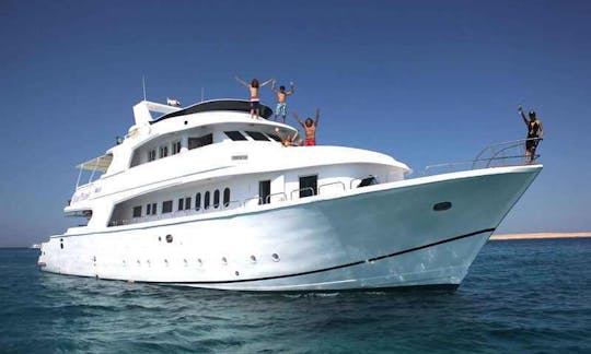 Amazing Diving Vacation aboard Luxury Yacht in Hurghada