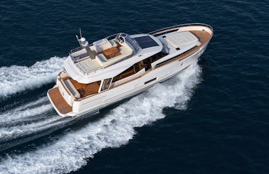 Greenline 48' Hybrid Motor Yacht! Come visit Arrabida Natural Park in our Yacht