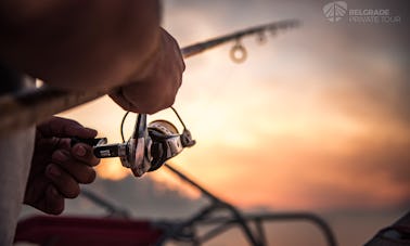 Excursión de pesca en barco para 4 personas en la confluencia de Belgrado