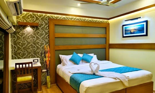 3 Bedroom Luxury Houseboat
