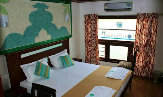 4 Bedroom Premium Houseboat