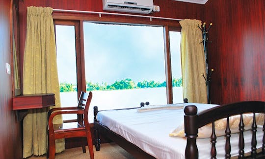 4 Bedroom Premium Houseboat