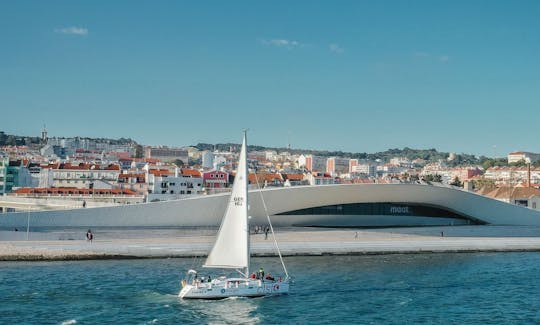 Jeanneau Sun Odessey 42 DS Cruising Monohull for 12 People in Lisbon, Portugal