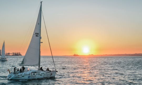 Jeanneau Sun Odessey 42 DS Cruising Monohull for 12 People in Lisbon, Portugal