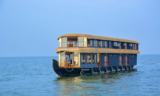5 Bedroom Deluxe Houseboat Charter in Alappuzha, India