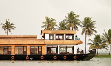 Relax on a 5 Bedroom Luxury Houseboat as You Explore the Beauty of Alappuzha, India