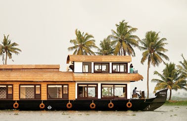 Relax on a 5 Bedroom Luxury Houseboat as You Explore the Beauty of Alappuzha, India