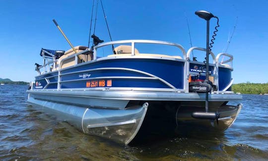 24' Fishin Barge with a 115HP outdboard. Up to 6 passengers