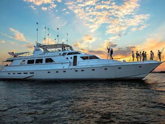 Mega Yacht Guy Couch de 97 pés em Nova York